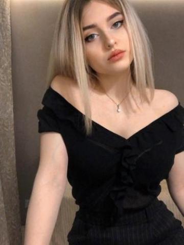 Кира Яркая Брюнетка